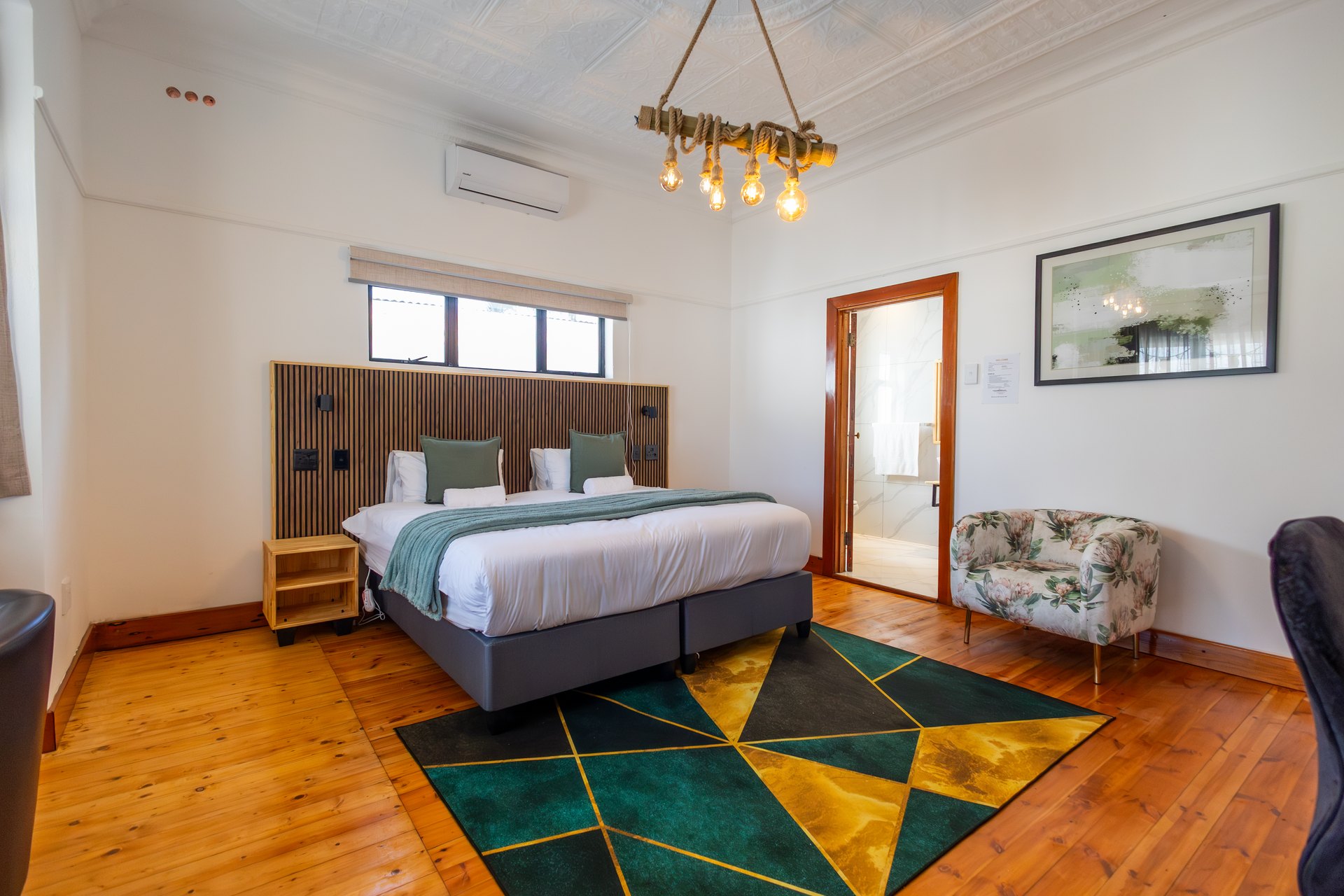 Spacious King Room 12 at Fusion House in East London